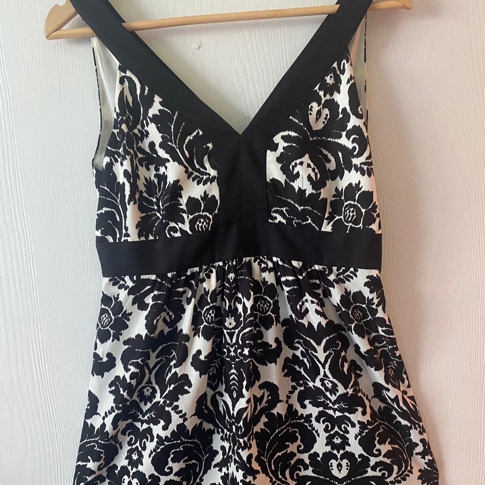 Loft Silky Damask Dress - black and white Sz 4P